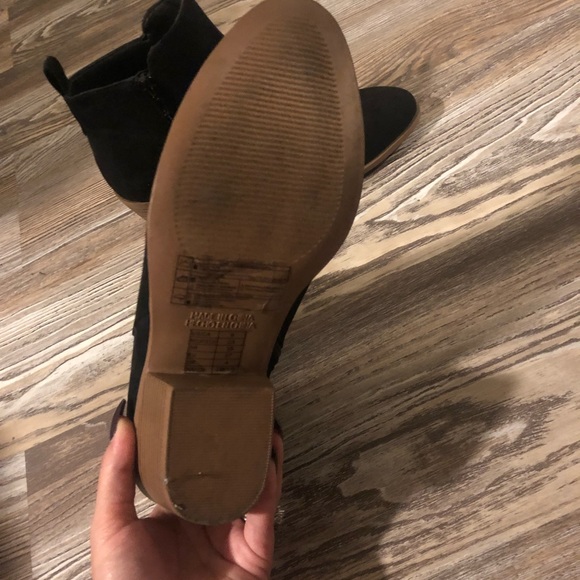 Black suede heeled booties - Picture 6 of 8